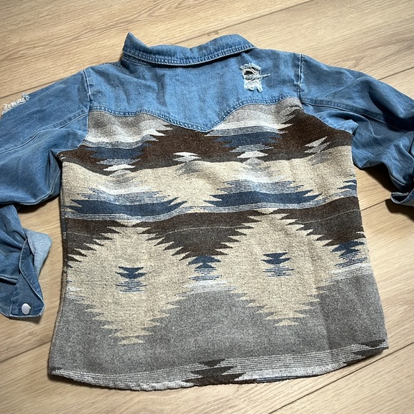 Denim Western Yoke Aztec Patterned Blanket Jean Jacket Button Down Shirt Small - Picture 4 of 7